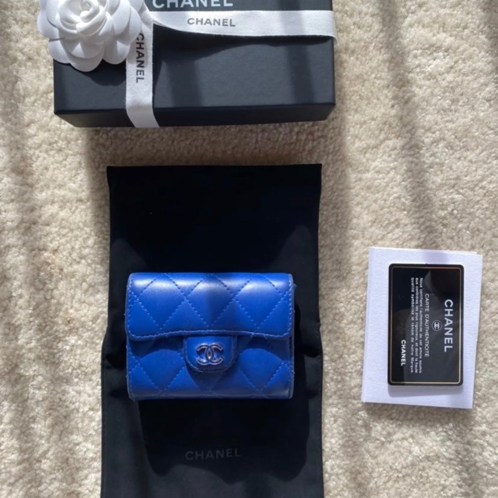 CHANEL Lambskin Quilted Wallet